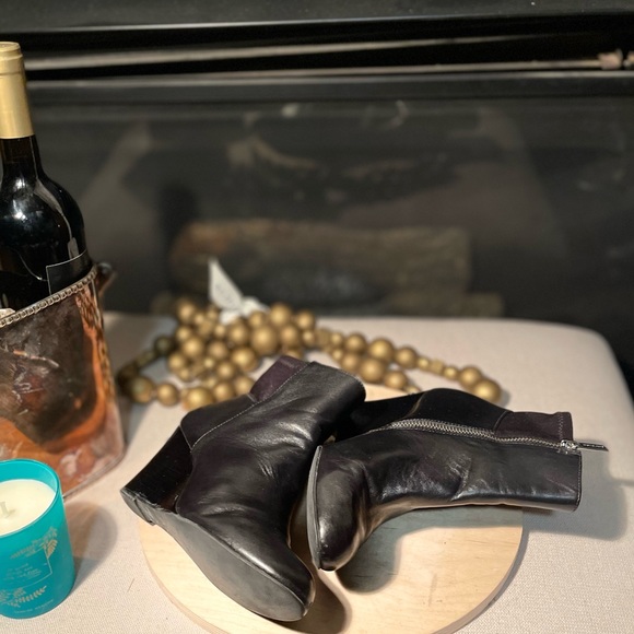 Michael Kors | Bromley Wedge Black Ankle Boot 6M - Picture 14 of 14